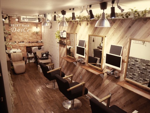 【塚口】≪19時には退勤可能≫特殊カラー、エクステメニューが人気！レッスンは夜に残ってすることがなく全て営業時間内に実施！土日休みも相談OK楽しく働けるアットホームなサロン！「SHINY HAIR DaiCe（シャイニーヘアーダイス）」からアシスタント（美容師）の求人☆★