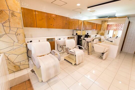 【町田駅】◆完全週休2日制・2年以内のデビュー可能・営業中のレッスンOK◆カリキュラムがしっかり整っているので、安心してスタイリストデビューが可能。営業中のレッスンも可能で効率よくスキルアップできますFrais 町田店（フレイスマチダテン）からアシスタント（美容師）の求人★☆