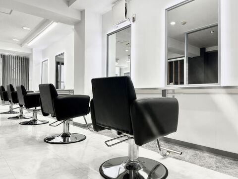 【心斎橋】≪フリー40％／指名60％還元≫≪20時までに退勤可能≫≪髪質改善が人気のサロン≫お客さんをお持ちの方大歓迎！あなたの希望に合わせた働き方ができます！「L.O.G SHINSAIBASHI（ログシンサイバシ）」からスタイリスト（美容師）の求人☆★