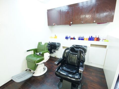 【弁天町】≪社会保険完備≫≪週休2日もOK≫≪早番、遅番制！高速時間9時間でプライベート充実≫≪年次昇給1万円≫細かい規則などなく、自由に楽しく働いてもらえる環境です!!地域密着型アットホームサロン“HAIR MAGIC（ヘアーマジック）”からアシスタント（美容師）の求人☆★