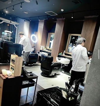 【聖蹟桜ヶ丘】≪月8日休み≫≪マンツーマン入客≫≪最短半年でデビュー可能≫≪実働8時間≫新規のお客様も多く、入客チャンスあり！しっかり稼げる環境です！「gentleman's barber CROWN（ジェントルマンズバーバークラウン）」から理容師（理容室）の求人☆★