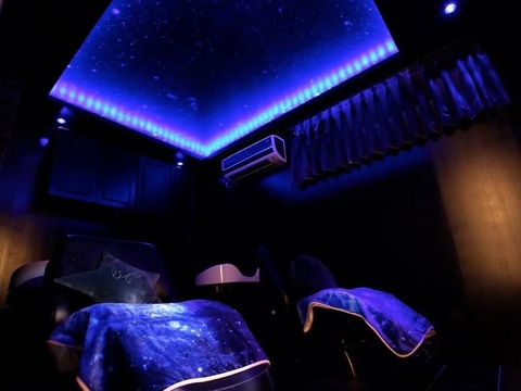 【川越駅】≪完全週休2日制≫≪産休育休実績あり≫≪社会保険完備≫≪客単価1万5000円≫≪アシスタント専任の働き方OK≫≪20時までに退勤可能≫ハイトーンカラーが人気のサロン！清潔感のあるオシャレな店内で誰でも安心して働くことができる環境です。「LORANCE（ロランス）」からアシスタント（美容師）の求人☆★☆