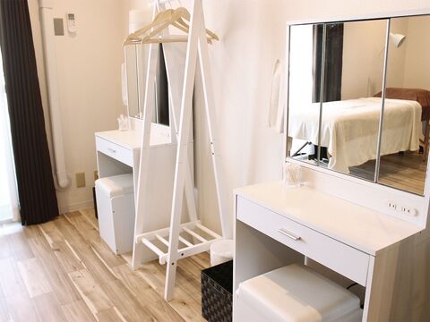 【心斎橋】好待遇の個人店≪月給23万円〜≫≪20時営業終わり！残業なし！実働8時間！≫≪有給休暇・産休育休制度の取得実績あり≫≪社会保険完備≫アットホームなお店！これから一緒にお店を創っていけるスタッフを大募集！「LaLaPeach（ララピーチ）」からアイリスト（アイデザイナー・まつげエクステ）の求人★☆★