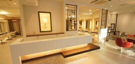 【東三国】 月給25万円  月8日休み  社会保険完備 地域最大級のトータルビューティーサロン☆サロンワークはもちろん、コレクション参加や雑誌のヘアメイクなどクリエイティブ活動に積極的な会社です★WiLL（ウィル）からスタイリスト（美容師）の求人☆★☆