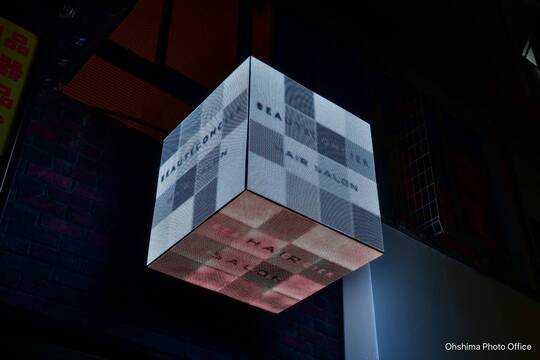 【心斎橋】≪完全週休2日制≫≪社会保険完備≫≪土日休み取得可能≫フェードカットやパーマが人気のメンズサロン！集客力があり好待遇なので、がっつり働きたい方にオススメ！ライフスタイルに合わせた自由出勤もOKです！「メンズサロン API（メンズサロンアピ）」からスタイリスト（美容師）の求人★☆