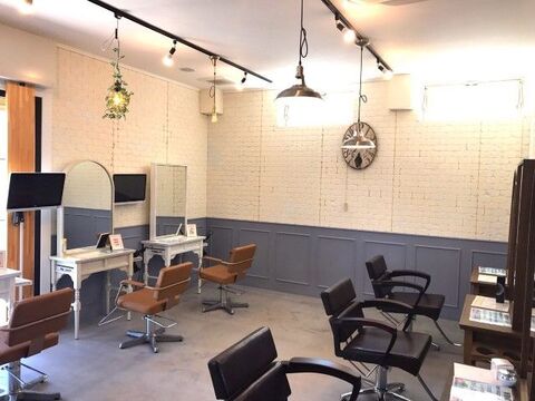 【JR鳳駅前】 月給18万円以上  社会保険完備  有給休暇&だんじり休みあり  早期デビュー可能  月8日休み選択可能 アイラッシュブースもあるトータルサロン！！福利厚生も整っています！！Hair’s CARE Carren（ヘアーズケアカレン）からアシスタント（美容師）の求人★☆