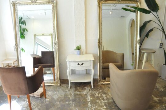 【本町】≪平均退社時間19時≫≪最大10連休あり≫お子さんがいる方でも働きやすいサロン！様々な技術をお持ちの方には手当あり！社員旅行で海外にも行けるので旅行好きの方にはオススメ♪Anne Salon de Coiffure（アンヌサロンドコアフール）からアシスタント（美容師）の求人☆☆