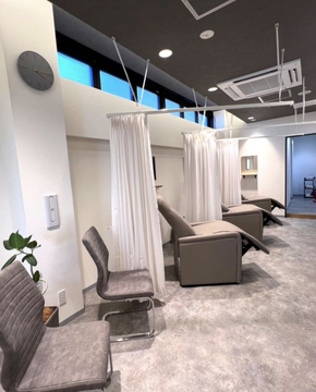 【京都駅】≪未経験の方もOK≫≪月給23万円（経験者）月給22万円（未経験）≫≪社会保険完備≫≪月8日休み≫≪19時までの営業時間≫営業時間内レッスンも可能！土日休みもOK！アイブロウやまつ毛パーマのメニューもあり！ 「eyelash&nail studio Zen Neo（アイラッシュアンドネイルスタジオゼンネオ）」からアイリスト（アイデザイナー・まつげエクステ）の求人★☆