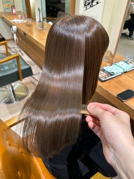 【吉祥寺】≪社会保険完備≫≪完全週休2日制≫≪完全マンツーマン接客≫≪残業なし≫平均単価は12000円！ママさんの応募も歓迎！髪や体に優しいオーガニック薬剤にこだわったスタイリストオンリーサロン「ulu 吉祥寺店（ウルキチジョウジテン）」からスタイリスト（美容師）の求人★☆