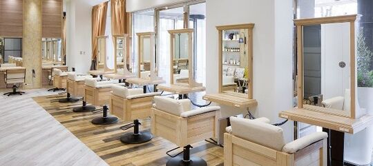 【大和西大寺】≪月8,9日休み≫≪社会保険完備≫≪賞与あり≫≪産休育休実績あり≫大阪・奈良に展開する人気ヘアサロン！商業施設内のブランド店！充実の待遇面と教育体制の整う魅力ある会社です！「FIGARO AVEDA（フィガロアヴェダ）」からスタイリスト（美容師）の求人☆★