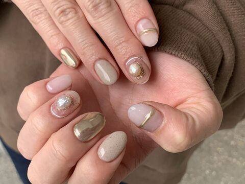 【心斎橋】≪正社員・パート・業務委託から選択OK≫≪正社員は実働8時間、完全週休2日≫≪勤務時間相談OK≫≪ハリウッドブロウリフト導入≫≪研修中もお給料あり≫清潔感溢れる白を基調としたおしゃれで可愛いサロン！アットホームで落ち着いた雰囲気！「lovit（ラビット）」からネイリスト（ネイル）の求人☆☆