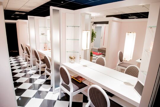 【二俣川】◆日曜定休・産休育休制度あり・退職金制度あり・社会保険完備◆未経験の方でも安心の研修制度が魅力！地域のお客様に愛される人気の会社です！BEAUTY REVERSE 二俣川店（ビューティーリバースフタマタガワテン）からエステティシャンの求人☆☆