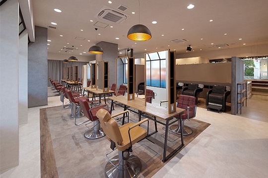 【河内永和】≪月8日休み≫≪社会保険完備≫充実した福利厚生で働きやすい！頑張り次第で2年半以内でデビュー出来るのも魅力！「rush 永和店（ラッシュエイワテン）」からアシスタント（美容師）の求人☆★