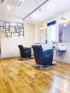 【兵庫町北】≪社会保険完備・土日のお休みOK・19時までに退勤可能・月8,9日のお休み≫カットデビューまで2年内が目標！！幅広いスタイルのなかでもフェードが人気！！プライベートとお仕事のメリハリを大切にしているバーバーショップ「COZY+39（コージープラスサンジュウキュウ）」からアシスタント（理容室）の求人★☆★