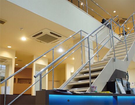 【天神南】パートアルバイトは土日祝休み＆短時間勤務相談OK！正社員は実働8時間・社会保険完備・ママさん美容師も活躍、産休育休あり！急な子供さんの病気等にも速やかにお休みの対応可能。将来の独立も応援！！コンテスト受賞者から直接技術を指導してもらえるので高い技術が学べドンドン成長できる「AVEC PLAISIR 南天神店（アベック プレジールミナミテンジンテン）」からアシスタント（美容師）の求人☆★