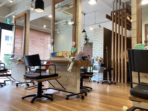 【洛西口】≪完全週休2日制≫≪入客チャンス◎≫≪社会保険完備≫≪19時台に退勤可能≫≪土日休みもOK≫高歩合で頑張れば頑張るほど高収入を目指せます。仕事とプライベートを充実させたい方にオススメ！「roots（ルーツ）」からスタイリスト（美容師）の求人☆★