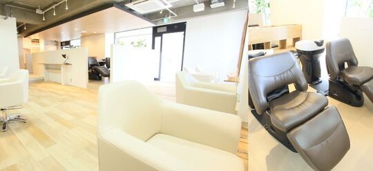 【横山】≪完全週休2日制！年間114日休み≫≪毎月第3日曜定休≫≪有給休暇あり≫圧倒的な集客力があり、頑張り次第で月に40万円以上稼ぐ事が可能!!さらに週休2日なのでプライベートも充実できます！頑張りしだいで高収入も目指せる環境です！「apsee 南が丘本店（アプシーミナミガオカホンテン）」からスタイリストの求人☆★