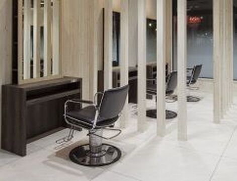 【五香】◇◆日曜休みあり・月8日休み・寮あり・引っ越し支援金・産休育休制度あり・社会保険完備など抜群の待遇があり、安心してスタイリストを目指してもらえます！サロンワーク以外にもいろんな経験ができるサロン♪“TRUTH  五香店（トゥルースゴコウテン）からアシスタント（美容師）の求人★☆