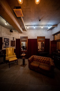 【首里】≪週休2日制≫≪高単価≫≪社会保険完備≫≪マンツーマン接客OK≫≪20時迄に退勤可能≫選べる給与形態！髪質改善が人気の高単価サロン！技術の見直しもできるため、ブランクのある方も歓迎！お客様とスタッフ両方が居心地のいいサロン！「HAIR LOUNGE THREE BEE（ヘアーラウンジスリービー）」からスタイリスト（美容師）の求人☆★