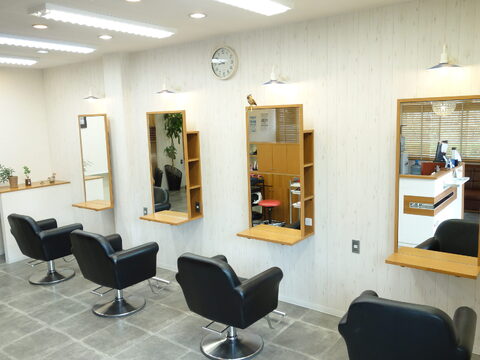 【西神中央】≪有給消化率90％≫≪完全週休2日制or完全週休3日制≫勤務年数に応じて有給休暇もアリ！一人一人のお客様にしっかり関わっていける環境です！地域密着のアットホームサロン「Feel（フィール）」からスタイリスト（美容師）の求人☆★☆