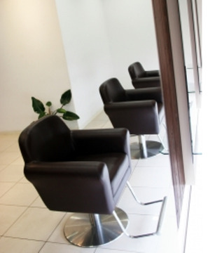 【さくら夙川】オーナーさんからしっかりレッスンを見てもらえる環境なので安心して技術を学べますよ！地域密着型のアットホームサロン「retreat（リトリート）」アシスタント（美容師）の求人☆☆