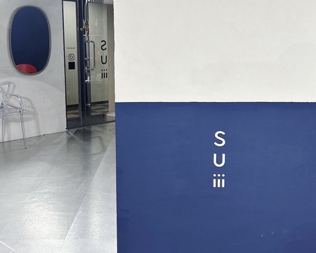 【すすきの／北海道】≪デザインカラーがウリ≫≪客単価10000円以上≫総売上100万円以上のスタッフ多数！トレンドだけでなく自分らしさを追求できるサロンです！社内アカデミーがあり、デビューまでしっかりサポート！自分だけの特徴を持った美容師さんを目指せます。「SUiii（スイ）」からアシスタント（美容師）の求人☆★