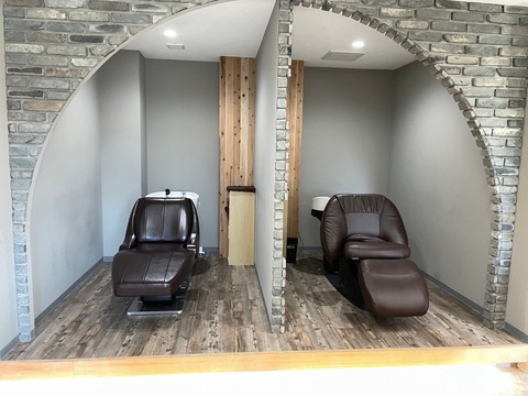 【高石駅】≪月給22万円スタート！≫≪完全週休2日制≫≪最短1年でスタイリストデビュー≫≪社会保険完備≫≪19時に退勤可能≫お客様との関わり、スタッフさんとの関わりを大事にしている「amore（アモーレ）」からアシスタント（美容師）の求人☆★