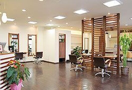 【箕形】 社会保険完備 確かな技術と知識により幅広い年代のお客様に人気のヘアサロン☆全国的にも有名なカット講師のオーナーさんから素晴らしい技術を学ぶことができます★SEEK（シーク）からアシスタント（美容師）の求人☆★