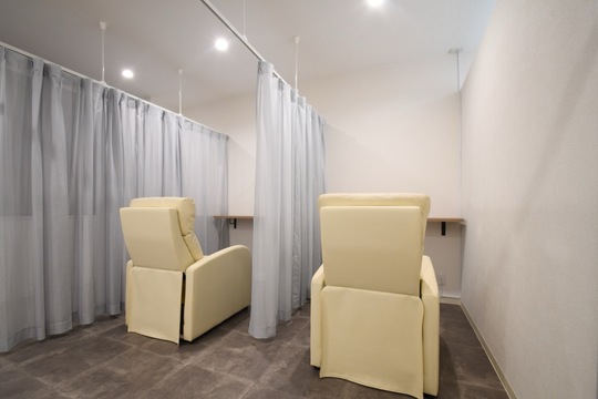 【鶴橋】≪希望休平日は全日OK≫≪月2～3回土日休みOK≫≪土日祝は営業19時まで≫≪髪色ネイル自由≫≪有給休暇取得率100％≫≪パートであれば16時迄の勤務OK≫仕事もプライベートもどちらも両立する事が可能な環境「eyelash LOWE（アイラッシュロー）」からアイリスト（まつげエクステ・まつげパーマ）の求人☆☆