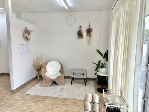 【竜王】≪社会保険完備≫≪産休育休実績あり≫≪ノルマなし≫≪休日出勤なし≫≪20時までに退勤可能≫年齢を重ねてもプレイヤーとして勤務できるような、スタッフのことを想った働きやすい環境です。「Beauty salon etto（ビューティーサロンエット）」からアイリスト（まつげエクステ・まつげパーマ・アイブロウ）の求人★☆