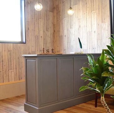 【横手】≪平均退勤時間18時・入客チャンスあり・完全週休二日制≫再現性の高いカット技術が自慢！豊富な知識でお客様の満足度を高める技術があるヘアサロン「hair salon ist（ヘアサロンイスト）」からスタイリスト（美容師）の求人☆★