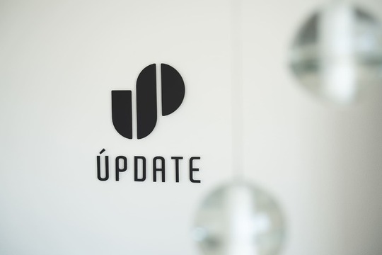 【日前宮駅】≪完全週休2日制≫≪日曜日休みあり≫≪18:30迄に退勤可能≫人間として魅力ある美容師を目指します！お客様の満足度を常に考えるサロン！「UPDATE（アップデート）」からアシスタント（美容師）の求人☆★