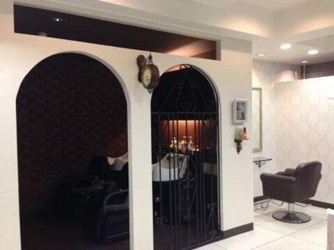 【喜連瓜破】≪社会保険完備＆月1回の日曜定休あり≫平均退社時間18時でプライベートの時間も大切にできます。女性が長く働ける環境が整っています！女性専門サロン「cherie un（シェリーアン）」からアシスタント（美容師）の求人☆☆