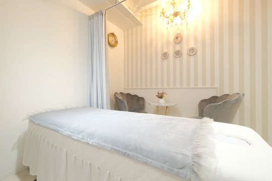 【谷町九丁目】エステ＆アイラッシュのトータルビューティーサロン！≪実働8時間＋休憩1時間≫≪土日休み月2回までOK≫スタッフの働きやすさとお客様のことを考え、上質な技術を提供する「Cherir（シェリール）」からネイリスト（ネイル）の求人★☆★