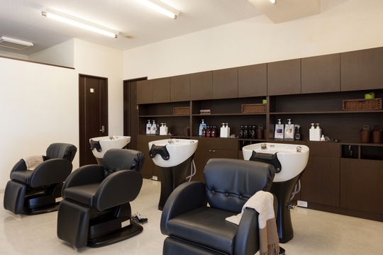 【福島】≪完全週休2日制・社会保険完備・日曜休みあり・基本残業なし・駐車場完備≫ブランクのある方やママさんも大歓迎！！長く働くことができる環境です！大人女性中心に贅沢空間を提供するヘアサロン「BALANCE. beauty resort（バランスビューティーリゾート）」からスタイリスト（美容師）の求人☆★