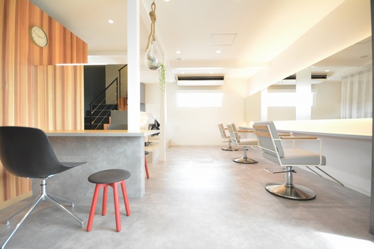 【上葛原】≪完全自由出勤・土日祝のお休みOK・マンツーマン接客・平均単価1万円・子育て中の美容師さん歓迎≫一人ひとりのお客様に向き合いながらお仕事ができる環境！集客好調で収入が安定しやすいヘアサロン「ARANGE（アレンジ）」からスタイリスト（美容師）の求人☆★