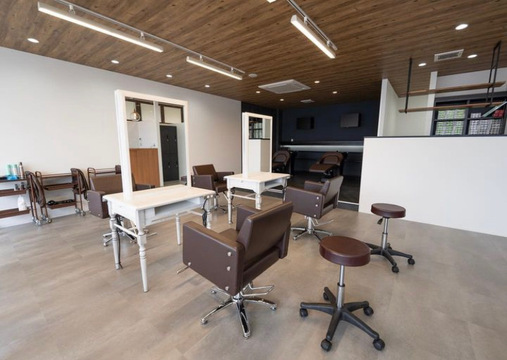 【古志原】≪完全週休二日制・社会保険完備・業務委託も募集中≫デザインカラーのお客様も多数ご来店！集客好調のヘアサロン「charme hair 松江店（シャルムヘアーマツエテン）」からスタイリスト（美容師）の求人☆★