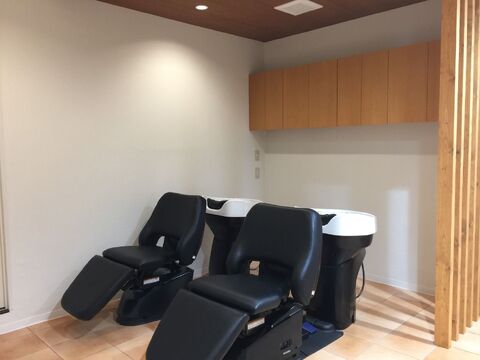 【交野市駅】≪月7,8日休み≫≪第3日曜定休≫≪1時間休憩あり≫≪平均退社時間19時30分≫営業時間内レッスン可能！地域密着型のアットホームサロン！スタッフ同士仲が良く離職率がとても低い！「Hair Make TWINS -street-（ヘアーメイクツインズストリート）」からアシスタント（美容師）の求人☆★☆