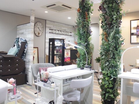 【心斎橋】≪個性を活かして働けます！≫≪社会保険完備≫≪施術時間にゆとりを持って施術できる≫≪今までの経験をフルに活かせる≫スタッフさんの意見も通りやすい風通しの良いサロン「Grandir（グランディール）」からエステティシャン（エステ）の求人☆★
