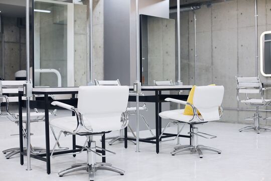 【新大宮】高単価な委託サロン。ブリーチが好きな方や撮影が好きな方にオススメ。一緒に美容師として成長してくださる方をお待ちしています！「Toujours（トゥジュー）」からスタイリスト（美容師）の求人☆★☆