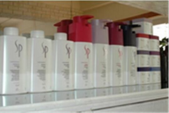 【赤坂】《完全週休2日&月給20万円以上》赤坂のヘアサロンからスタイリスト（美容師）の求人★☆