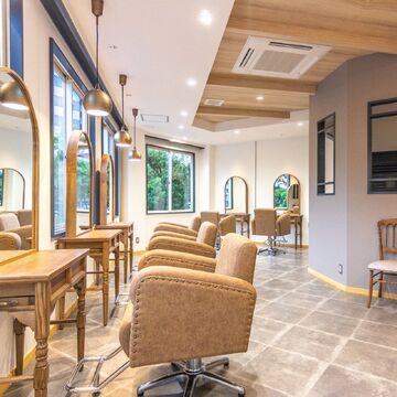 【佐賀駅】≪月休8日・社会保険完備・保育園の利用OK≫一社で長くお仕事頑張りたい方にオススメ！！動画レッスンもあるので効率良く技術を学べ最短2年でスタイリストデビューを目指せるトータルビューティーヘアサロン「Cobalt（コバルト）」からアシスタント（美容師）の求人☆★