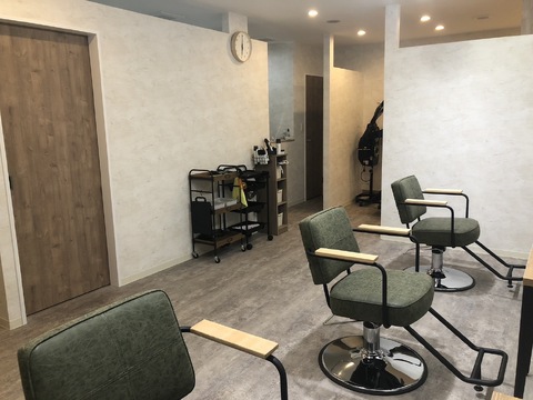 【高蔵寺】≪指名50％／フリー50％還元・マンツーマン接客・時短勤務OK・実働8時間≫歩合率を高めに設定し、入社後早く高月給を目指せます！スタイリストオンリーの少人数制プライベートサロン「Liberum（リーベルム）」からスタイリスト（美容師）の求人☆★