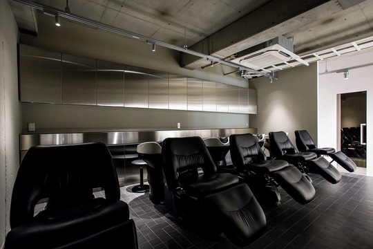 【西宮北口】≪社会保険完備≫人気のトレンド発信サロン。刺激し合える仲間と一緒に成長していきましょう！集客力抜群なので、デビューしてからの心配も一切ナシ！「gem by artefice（ジェムバイアルテフィーチェ）」からアシスタント（美容師）の求人☆★☆