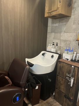 【平野】≪社会保険完備≫≪薬剤やメニューの相談OK≫≪19時までに退勤可能≫≪ママさん歓迎・勤務時間の相談可能≫幅広い客層のお客様が来店されるサロン！落ち着いた雰囲気の内装も人気の秘訣！「hair art lino（ヘアアートリノ）」からスタイリスト（美容師）の求人☆★