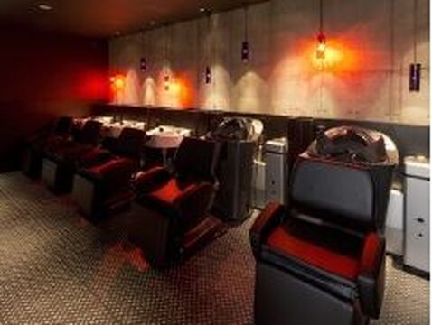 【松戸駅】◇◆日曜休みあり・月8日休み・産休育休制度あり・社会保険完備・入客チャンス◎◆◇月給25.5万円スタートと好待遇！！サロンワーク以外の活動も盛んで、美容師としての職業を全力で楽しめます♪“Hair & Make TRUTH 松戸店（ヘアーアンドメイクトゥルースマツドテン）からスタイリスト（美容師）の求人★☆