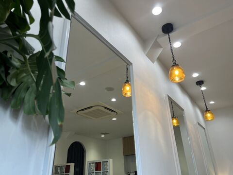 【王子公園】≪完全週休2日！≫≪19時退勤可能≫≪社会保険選択可能≫≪休み希望日や時間帯などなんでも相談可能！≫≪ジュニアスタイリストも大歓迎！≫≪夏季・年末年始休暇あり≫生薬や植物エキスから作られている薬剤を使用！スタイリストでも不安な技術を学べる！「髪と健康を育む美容室 un.ciel（カミトケンコウヲハグクムビヨウシツアンシエル）」からスタイリスト（美容師）の求人☆★