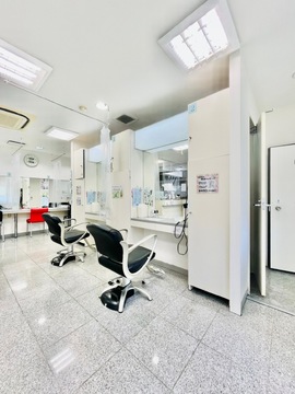 【真鶴】≪夕方5時で帰れる美容室・社会保険完備・完全週休2日制可能≫あなたの希望に合わせた働き方が可能！幅広い年代の方から愛される地域密着型のヘアサロン「美容室セレーノ 歯科大前店（ビヨウシツセレーノシカダイマエテン）」からスタイリスト（美容師）の求人☆★