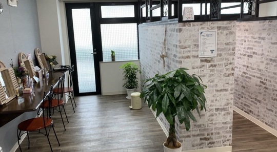 【海老名】≪完全週休2日制≫≪19時までに退勤可能≫≪未経験OK≫商標登録済みのエクステあり！まつエクの持続力にこだわり、お客様の理想の目元を叶えます！「Salon de MADE by LASH DIVA 海老名店（サロンドメイドバイラッシュディーバエビナテン）」からアイリスト（まつげエクステ・まつげパーマ）の求人☆☆