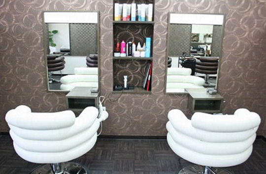 【桃山御陵前】≪3ヶ月に1度ボーナスあり≫店舗展開するファミリー層に人気のヘアサロン☆少人数制で地域密着&楽しくノビノビ働ける環境☆独立支援あり！hairs BERRY 伏見桃山店（ヘアーズベリーフシミモモヤマテン）からスタイリスト（美容師）の求人★☆